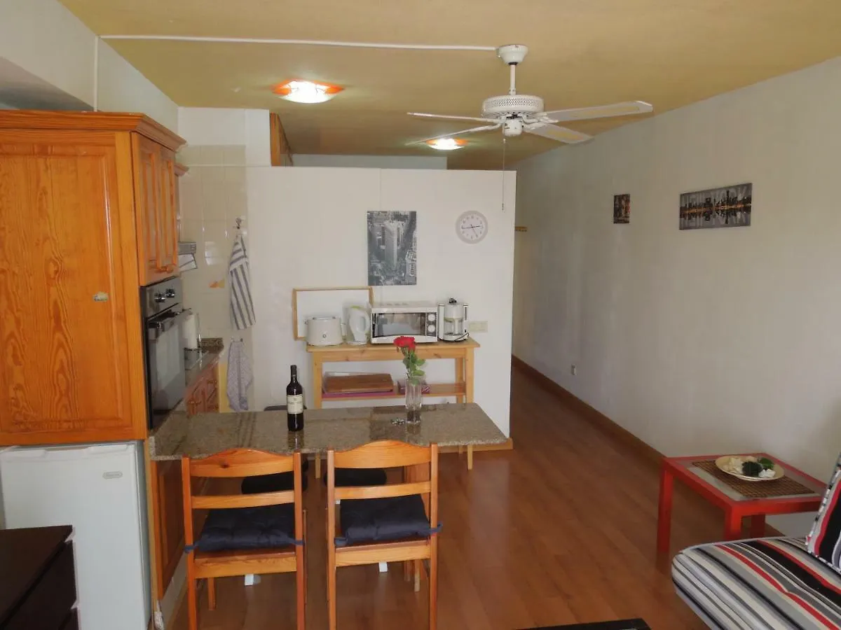 Beachfront-Apartment Las Vistas 1 With Sea-View, Heated, Pool, Wifi, Sat-Tv Arona  0*, Arona (Tenerife)