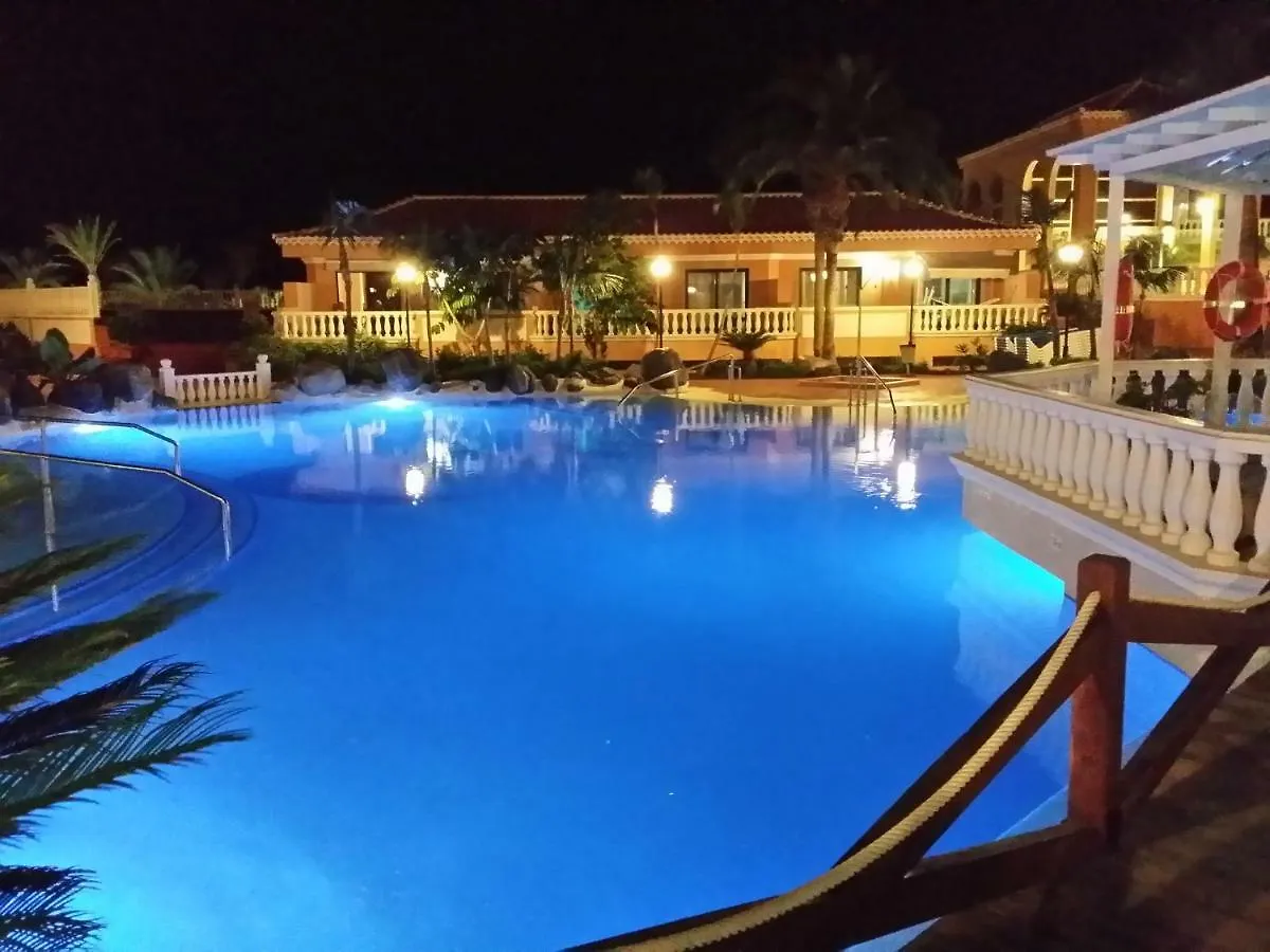 Apartment Beachfront-Apartment Las Vistas 1 With Sea-View, Heated, Pool, Wifi, Sat-Tv Arona  Spain